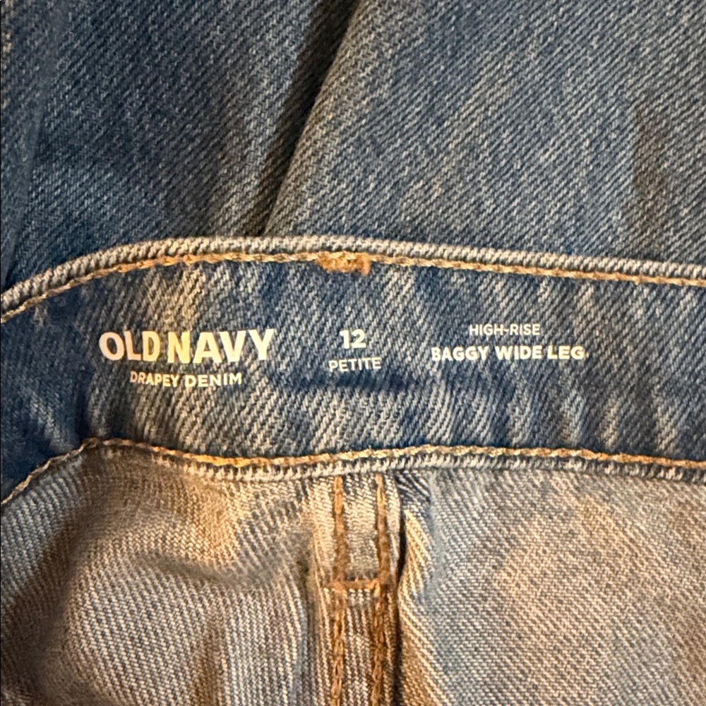 Old Navy baggy shorts NWT - Picture 3 of 3